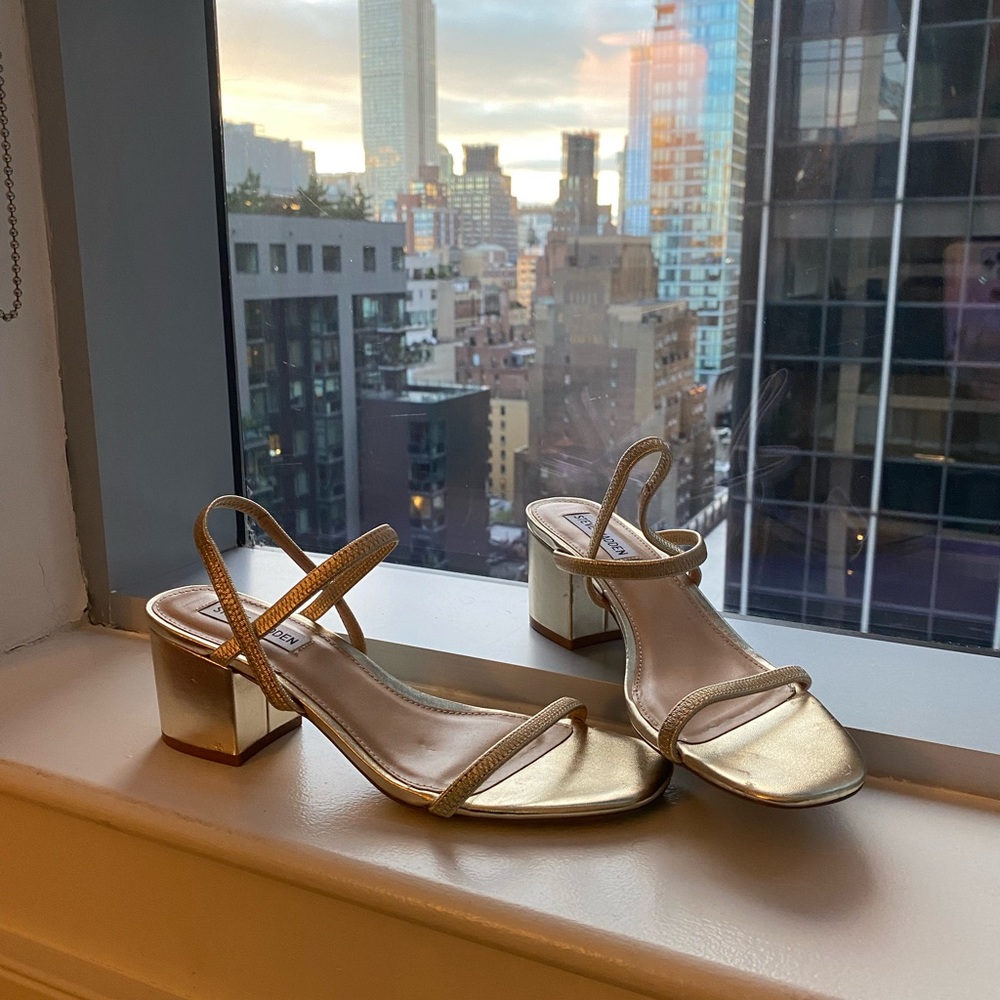 Steve Madden Gold Strappy Strap Block Heel High Heels sandals Sz 8
